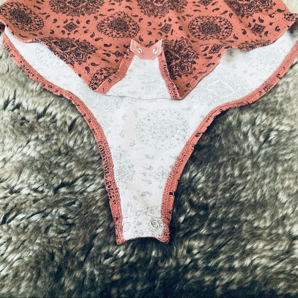 Womens coral/blush, pink Geometric Bodysuit One-Piece Size Small Snap - Picture 4 of 12